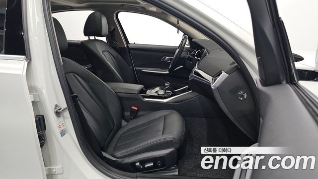 BMW 3-Series 2019 — photo 13