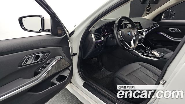 BMW 3-Series 2019 — photo 17
