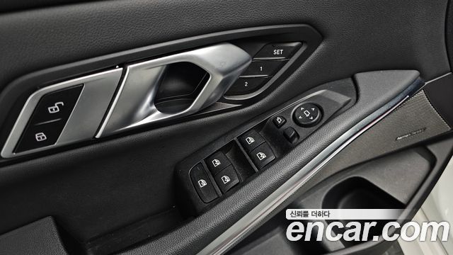 BMW 3-Series 2019 — photo 24