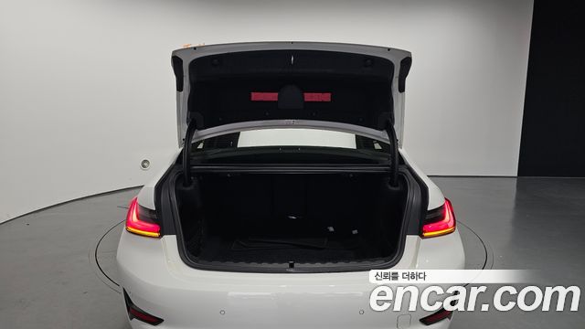 BMW 3-Series 2019 — photo 26