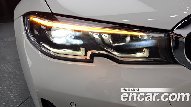BMW 3-Series 2019 — photo 8