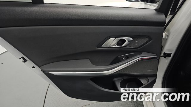 BMW 3-Series 2019 — photo 15