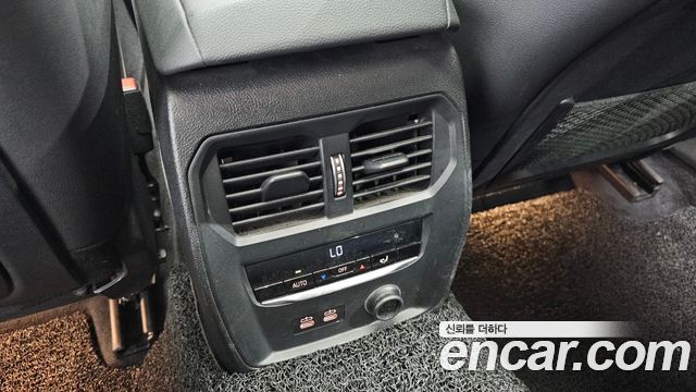 BMW 3-Series 2019 — photo 30