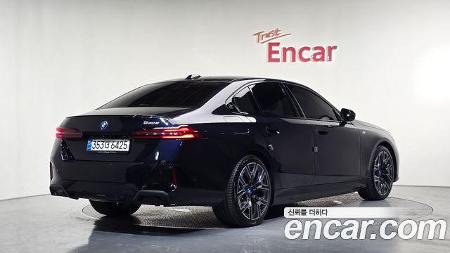 BMW 5-Series 2024 — photo 2