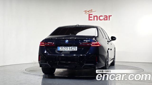 BMW 5-Series 2024 — photo 4