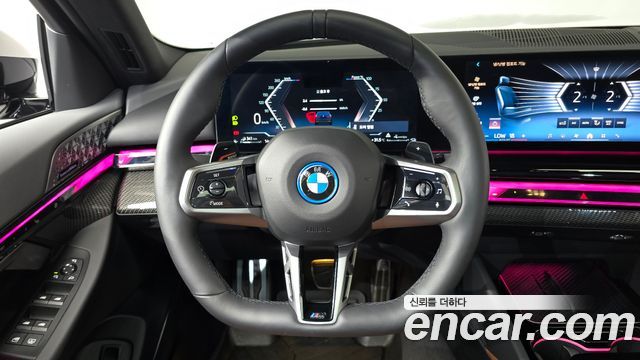 BMW 5-Series 2024 — photo 19