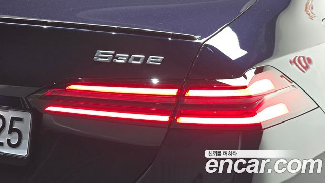 BMW 5-Series 2024 — photo 9