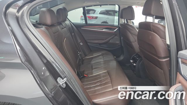 BMW 5-Series 2022 — photo 12