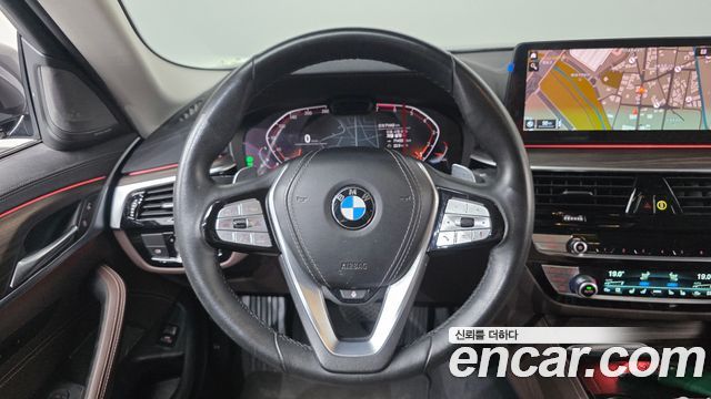 BMW 5-Series 2022 — photo 13