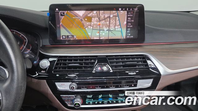 BMW 5-Series 2022 — photo 14