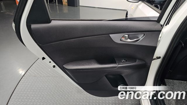 Kia K3 2022 — photo 15