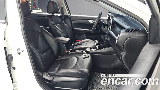 Kia K3 2022 — photo 16