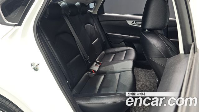 Kia K3 2022 — photo 29