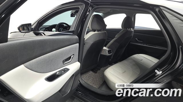 Hyundai AVANTE 2021 — photo 16