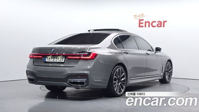 BMW 7-Series 2021 — photo 2