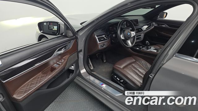 BMW 7-Series 2021 — photo 13