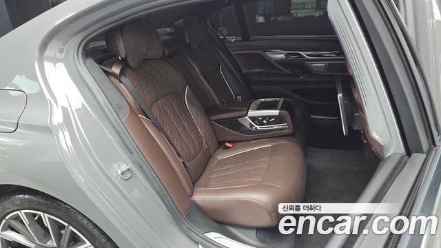 BMW 7-Series 2021 — photo 17