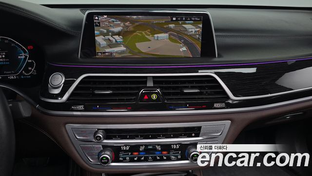 BMW 7-Series 2021 — photo 22
