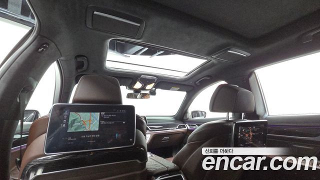 BMW 7-Series 2021 — photo 25