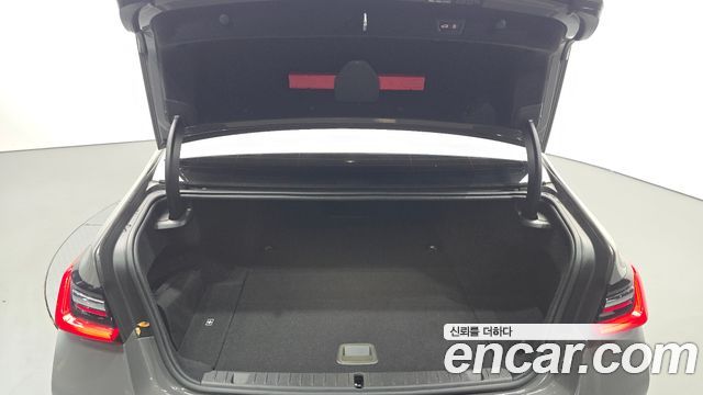 BMW 7-Series 2021 — photo 26