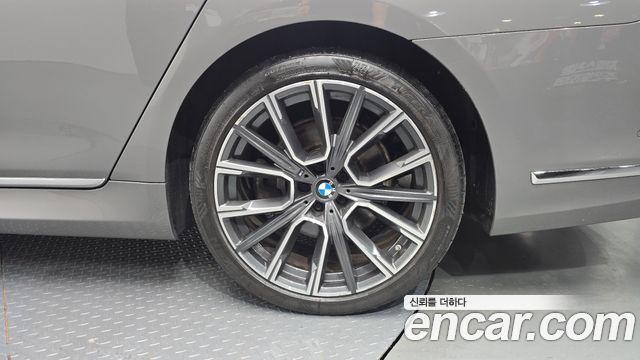 BMW 7-Series 2021 — photo 7