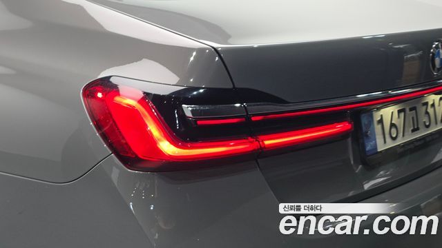 BMW 7-Series 2021 — photo 9