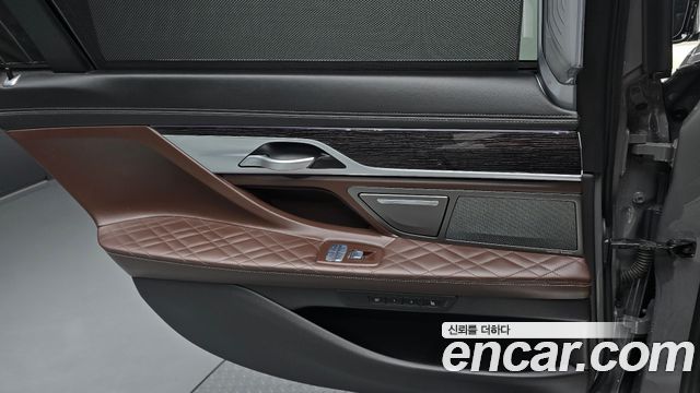 BMW 7-Series 2021 — photo 15