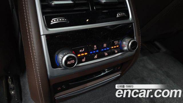 BMW 7-Series 2021 — photo 27