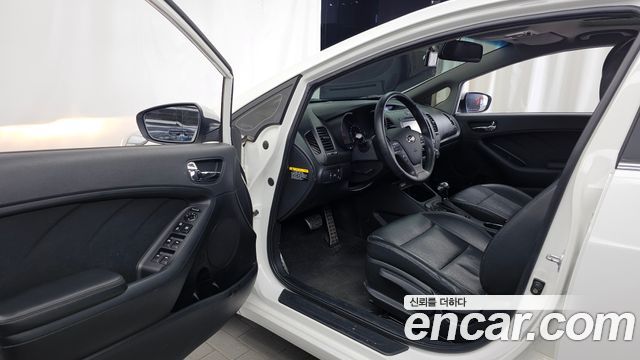 Kia K3 2013 — photo 10