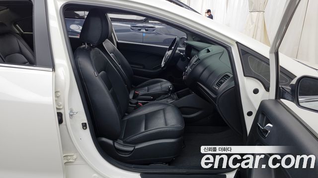 Kia K3 2013 — photo 11