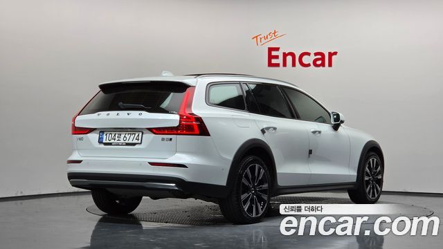 Volvo V60 2024 — photo 2