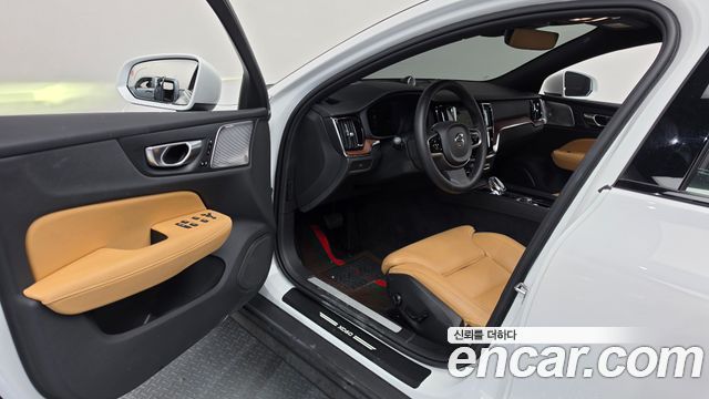 Volvo V60 2024 — photo 13