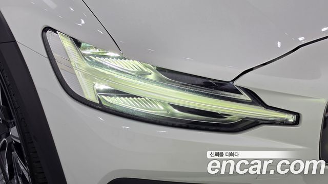 Volvo V60 2024 — photo 8