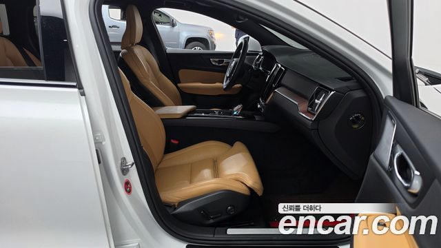 Volvo V60 2024 — photo 16