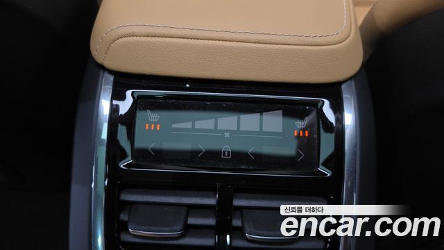 Volvo V60 2024 — photo 31