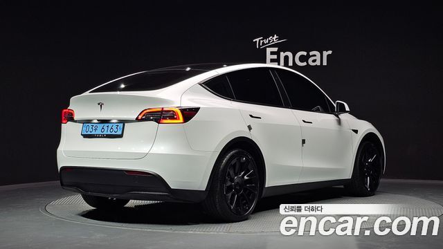 Tesla Model Y 2023 — photo 2