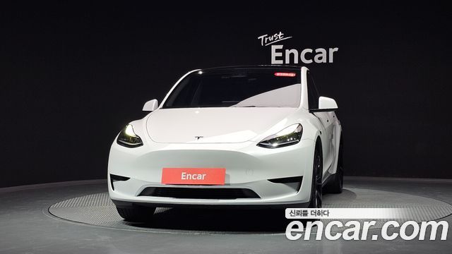 Tesla Model Y 2023 — photo 3
