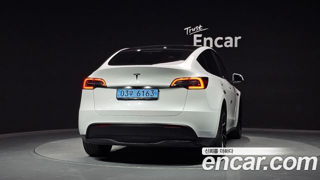 Tesla Model Y 2023 — photo 4