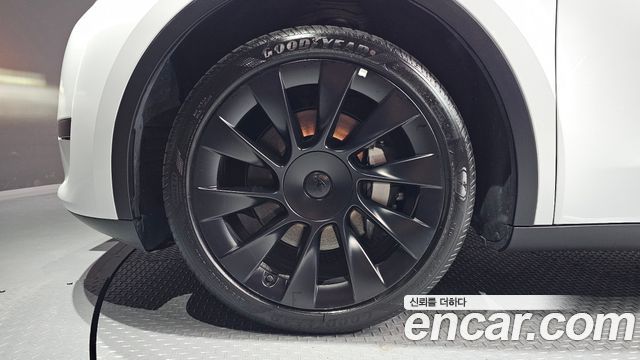 Tesla Model Y 2023 — photo 5