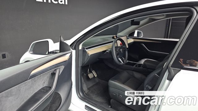 Tesla Model Y 2023 — photo 13