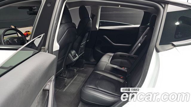 Tesla Model Y 2023 — photo 17