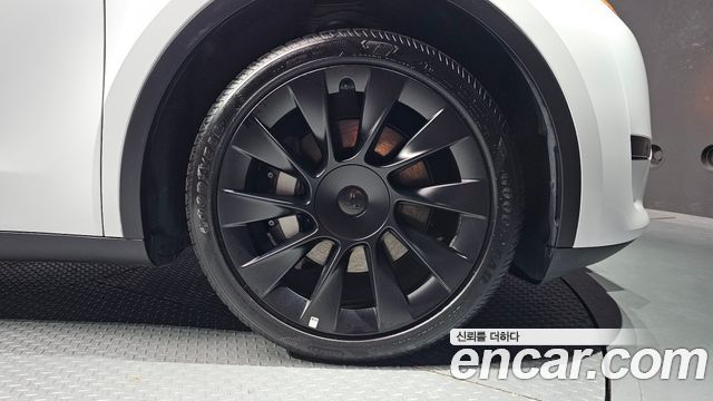 Tesla Model Y 2023 — photo 7