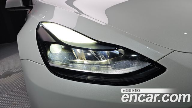 Tesla Model Y 2023 — photo 8