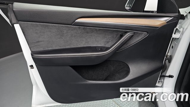 Tesla Model Y 2023 — photo 14