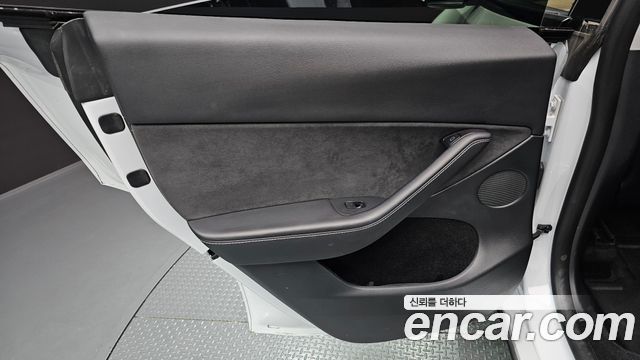 Tesla Model Y 2023 — photo 15