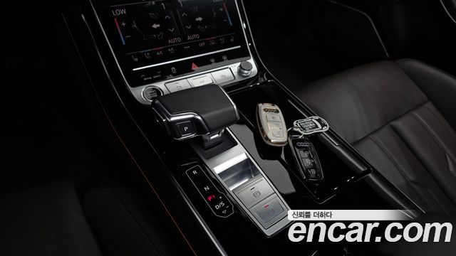 Audi A8 2023 — photo 9