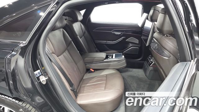 Audi A8 2023 — photo 11