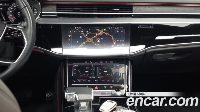 Audi A8 2023 — photo 13