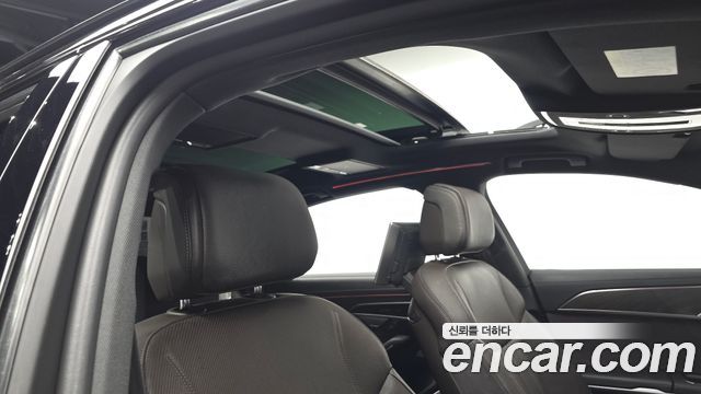 Audi A8 2023 — photo 16