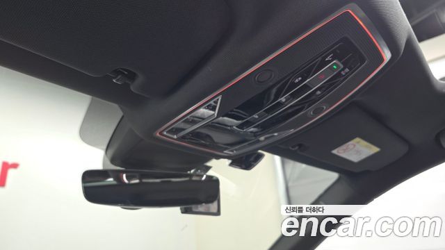 Audi A8 2023 — photo 17
